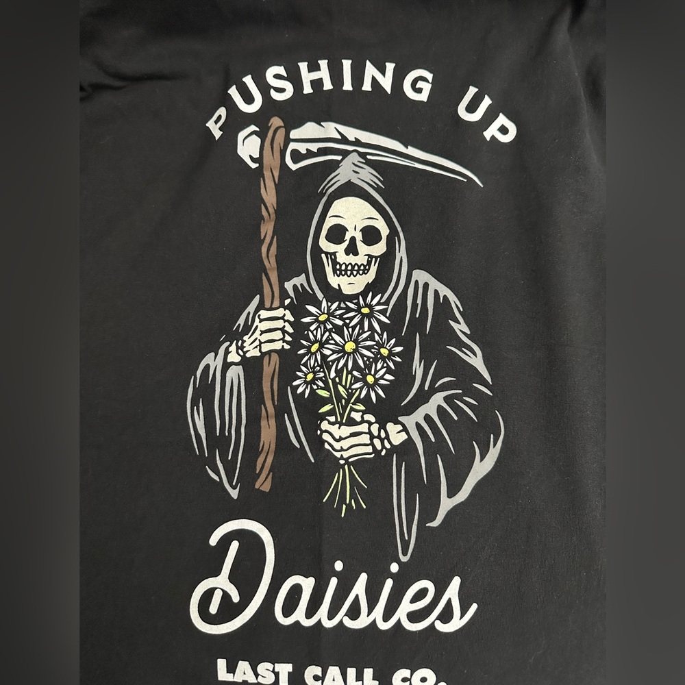 Last Call Co. Men’s Black Graphic T-Shirt “Pushing up Daisies” size Large EUC